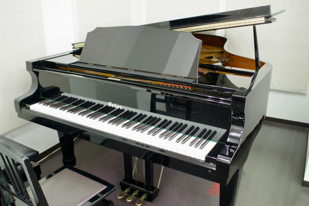 YASUHARA RENTAL SPACE
安原楽器レンタルスペース Aルーム
セミコンサート　グランドピアノ